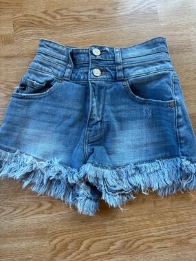 KanCan Frayed Hem Denim Shorts